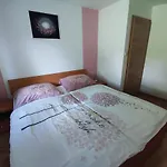 公寓 Apartmaji Mojca