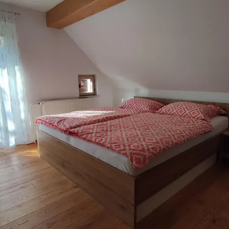 Apartmaji Mojca Apartman *