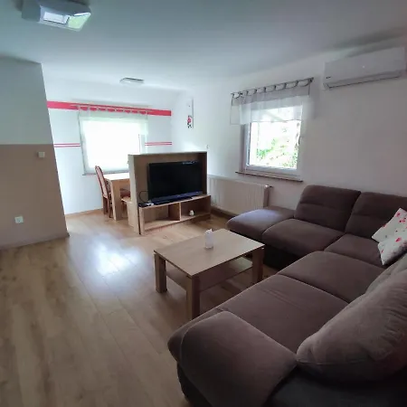 Apartmaji Mojca *