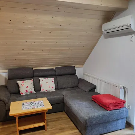 Apartmaji Mojca Apartman *