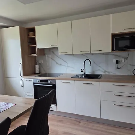 Apartmaji Mojca Apartman *
